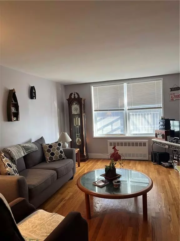 Rockaway Park, NY 11694,133 Beach 120th ST #1B