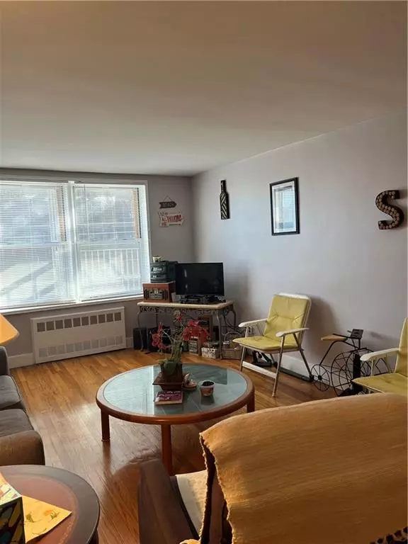 Rockaway Park, NY 11694,133 Beach 120th ST #1B