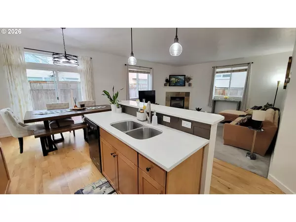 Eugene, OR 97408,2461 MOUNTAIN TER