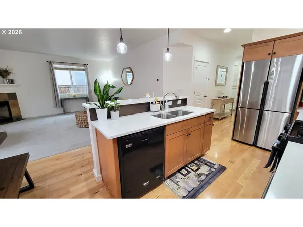 2461 MOUNTAIN TER, Eugene, OR 97408