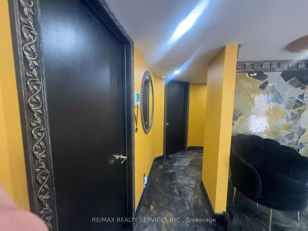 Toronto C03, ON M5P 1H1,34 Berwick AVE