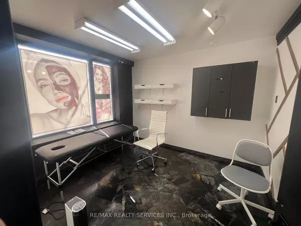 Toronto C03, ON M5P 1H1,34 Berwick AVE