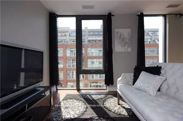 Toronto C01, ON M5V 1V1,32 Camden ST #601