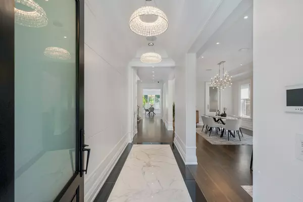 Toronto C04, ON M5N 2X9,83 Kimbark BLVD