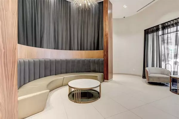 Toronto C01, ON M5V 0S6,99 John ST #2403