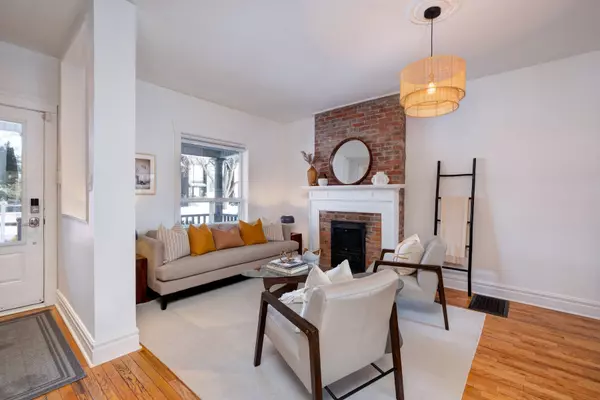 Toronto E02, ON M4E 3M6,186 Scarborough RD