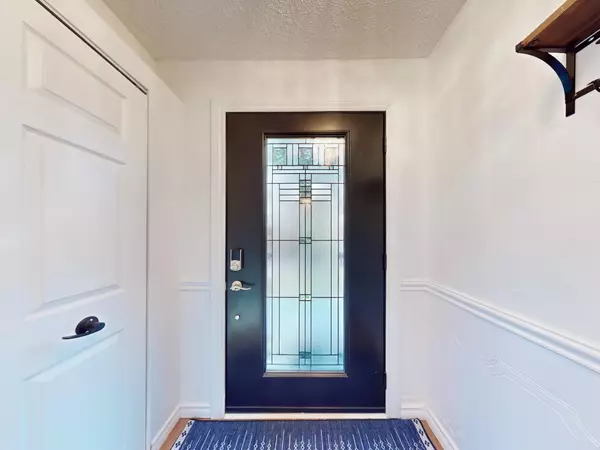 Whitby, ON L1N 1Z5,411 Rosedale DR