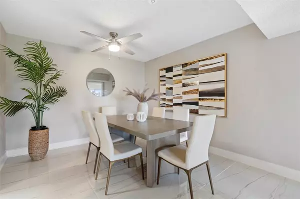 Lauderdale By The Sea, FL 33308,4013 N Ocean Dr #107