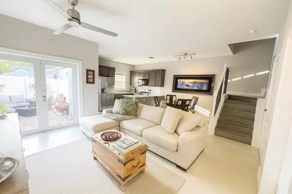 Fort Lauderdale, FL 33316,303 SE 22 Street #303