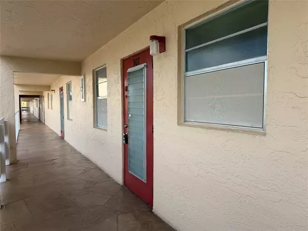 Margate, FL 33063,1015 Country Club Dr #307