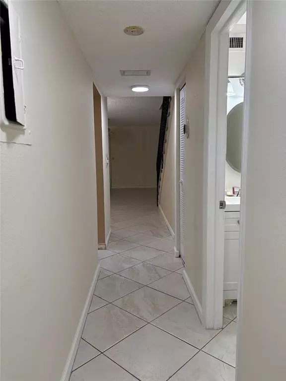 Hollywood, FL 33020,2831 Pierce St #100