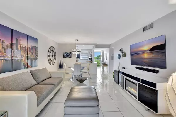 Boynton Beach, FL 33435,2615 NE 3rd Ct #411