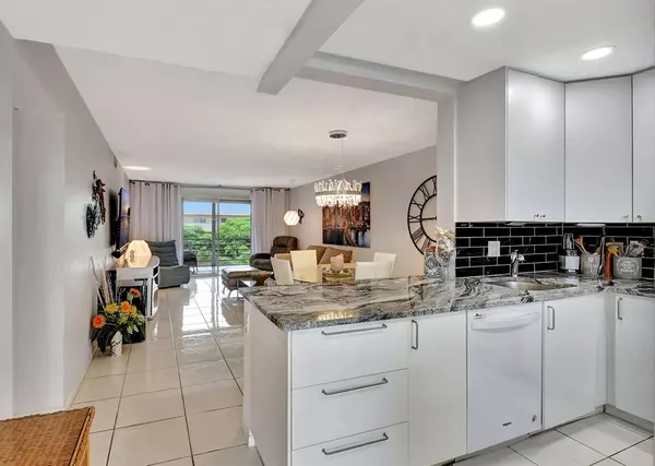 Boynton Beach, FL 33435,2615 NE 3rd Ct #411