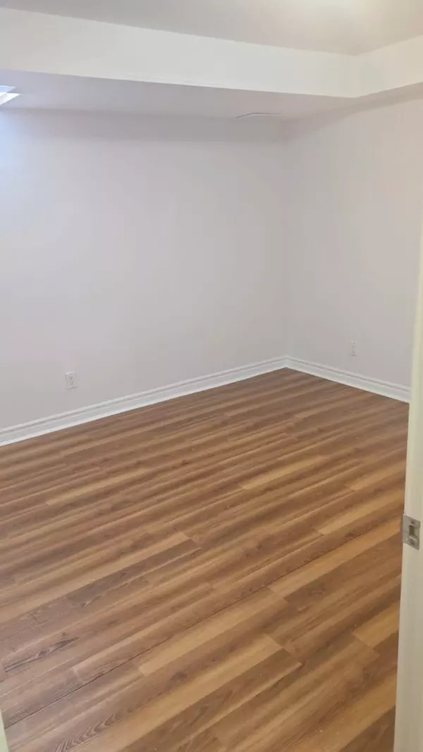 Aurora, ON L4G 0J7,98 Pointon ST #Basement