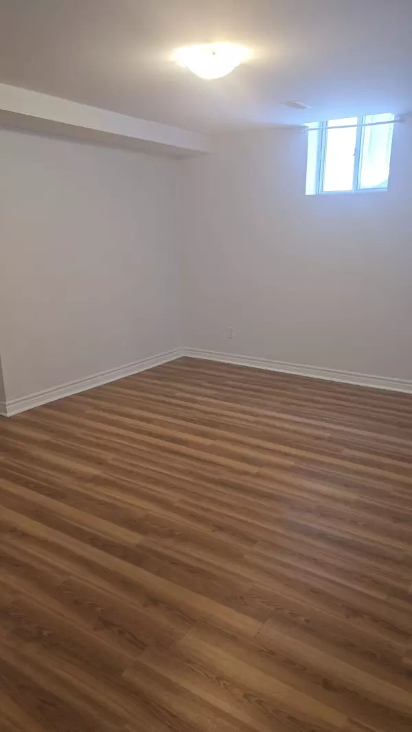 Aurora, ON L4G 0J7,98 Pointon ST #Basement