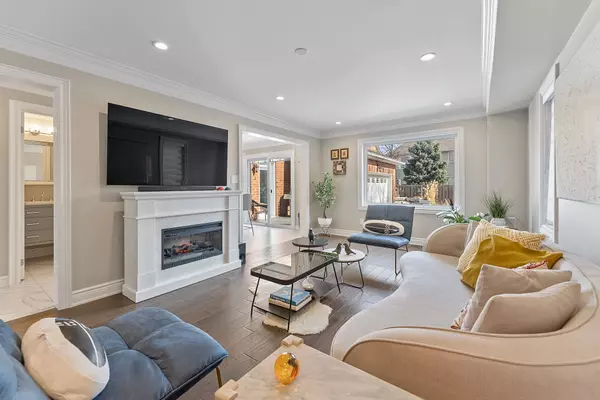 Oakville, ON L6H 5T1,2057 Peak PL