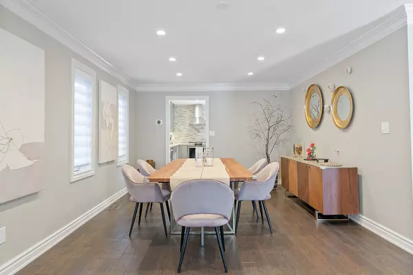 Oakville, ON L6H 5T1,2057 Peak PL