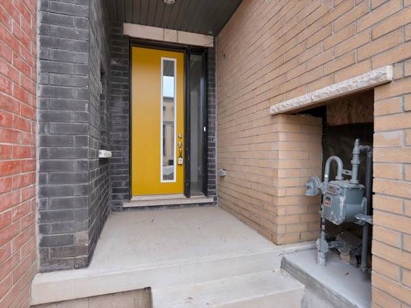 12 Marvin AVE, Oakville, ON L6H 7C5