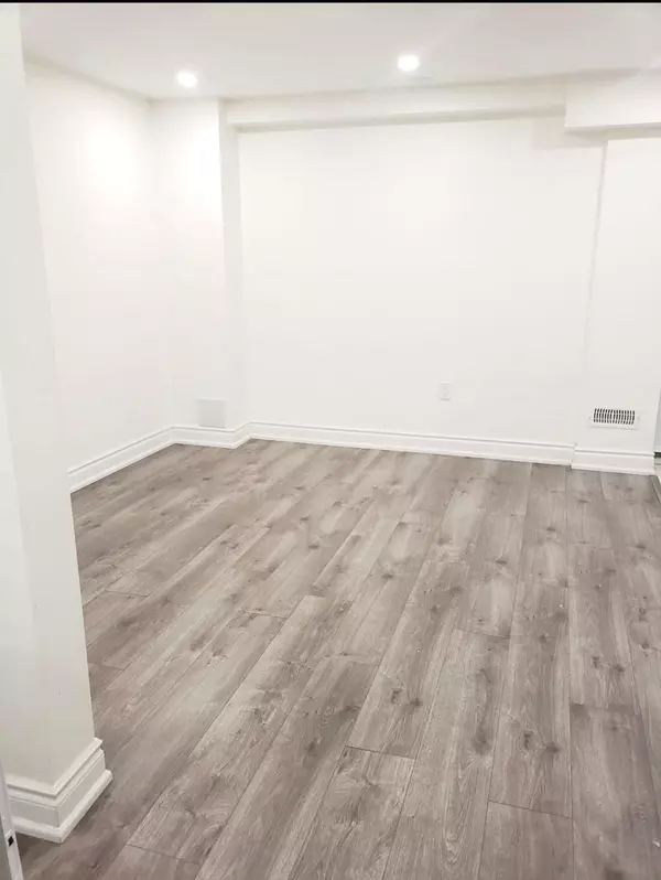 Brampton, ON L6S 3Y8,10 Newcastle CRES