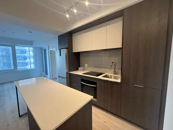 Mississauga, ON L5B 0P6,395 Square One DR #2305