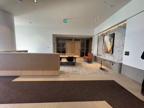 395 Square One DR #2305, Mississauga, ON L5B 0P6