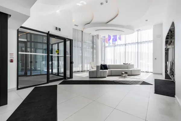 Burlington, ON L7M 2A8,3210 Dakota Common #A802