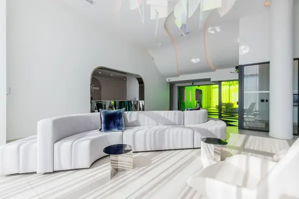 Burlington, ON L7M 2A8,3210 Dakota Common #A802