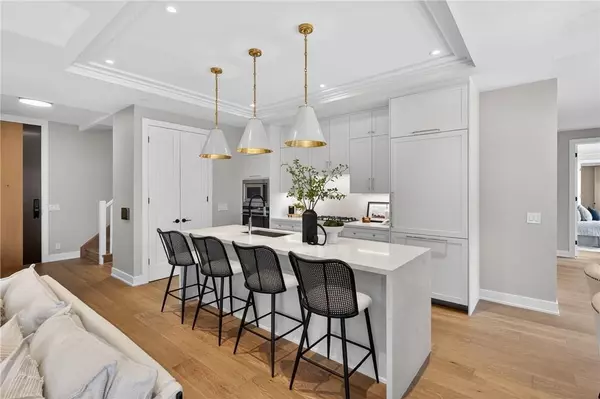 Oakville, ON L6K 2W6,123 Maurice DR #401