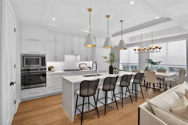 Oakville, ON L6K 2W6,123 Maurice DR #401