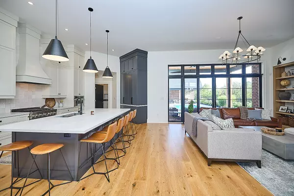 Fort Erie, ON L2A 5M4,1716 Rebecca ST