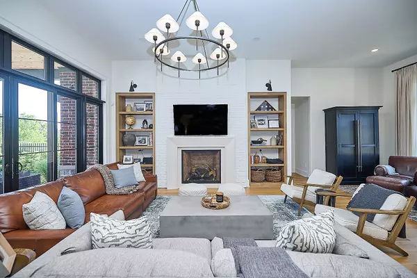 Fort Erie, ON L2A 5M4,1716 Rebecca ST