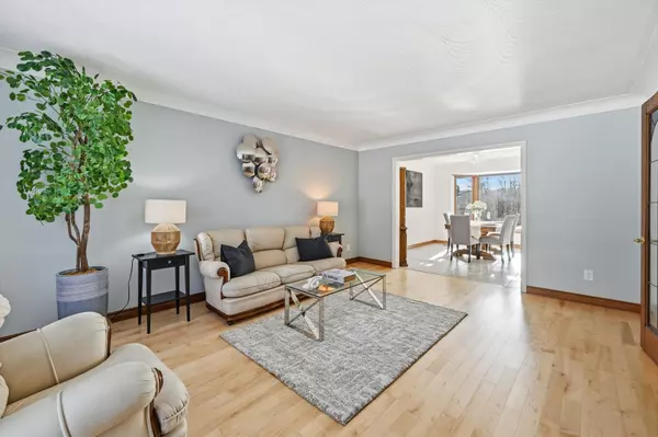 Grimsby, ON L3M 4E8,729 Winston RD