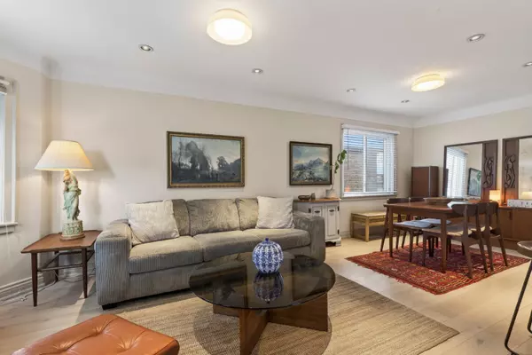 Hamilton, ON L8P 1R1,136 Hunter ST W