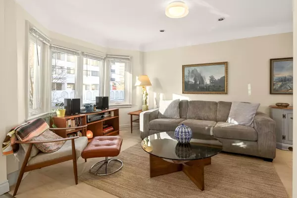 Hamilton, ON L8P 1R1,136 Hunter ST W