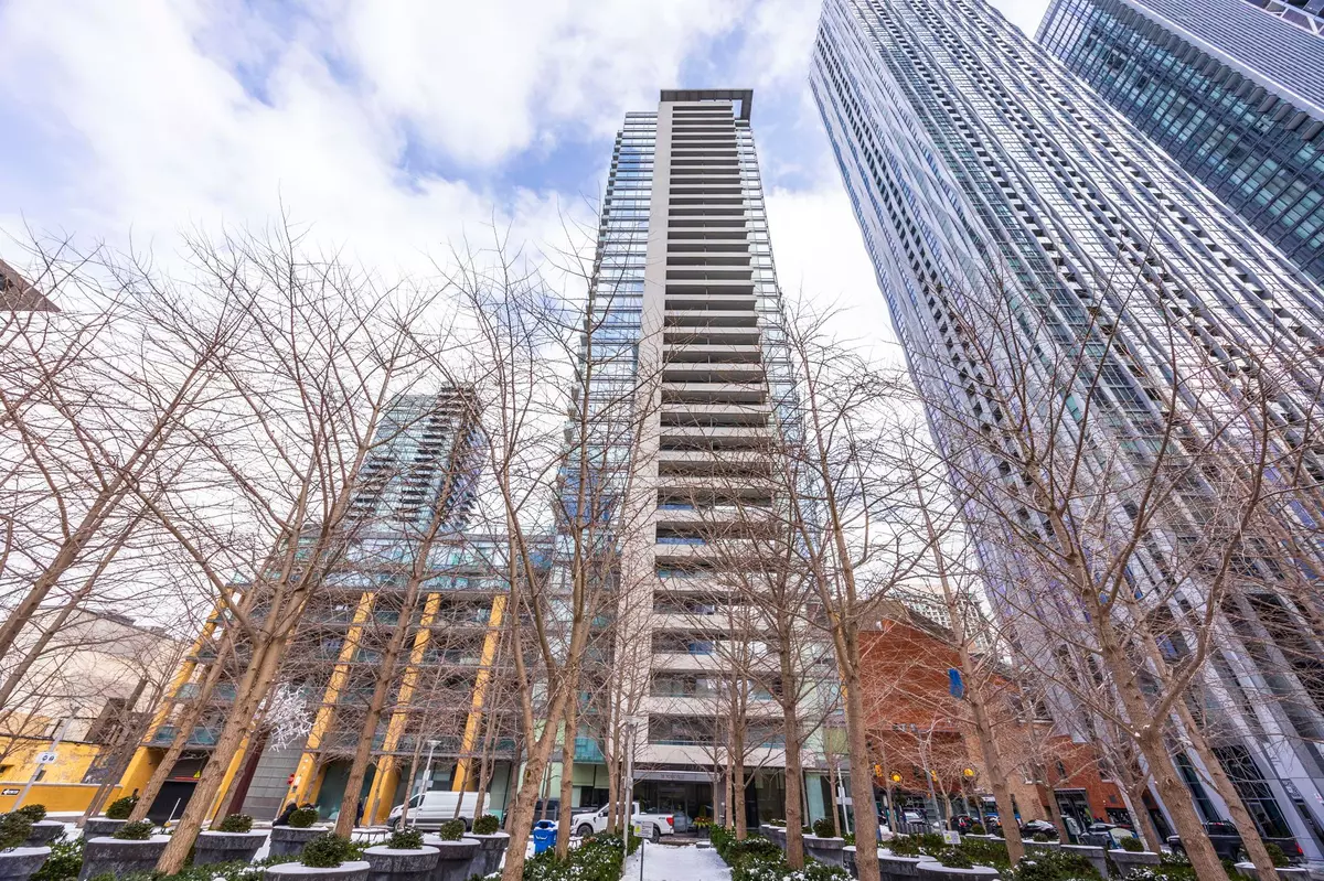 Toronto C02, ON M4W 3Y8,18 Yorkville AVE #1803