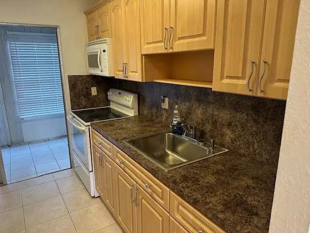 Margate, FL 33063,7705 NW 5th Ct #104