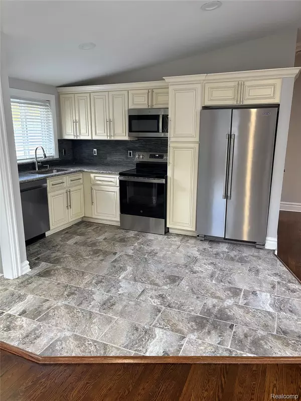 Oak Park, MI 48237,23245 Berkley ST