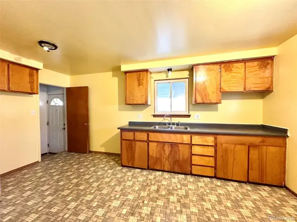 5320 Bedford ST, Dearborn Heights, MI 48125