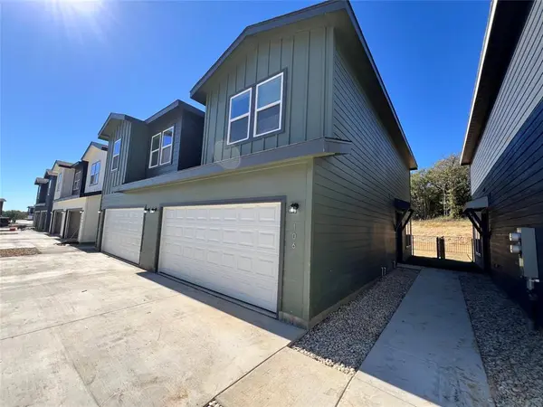 Burleson, TX 76028,3501 E Renfro Street #106