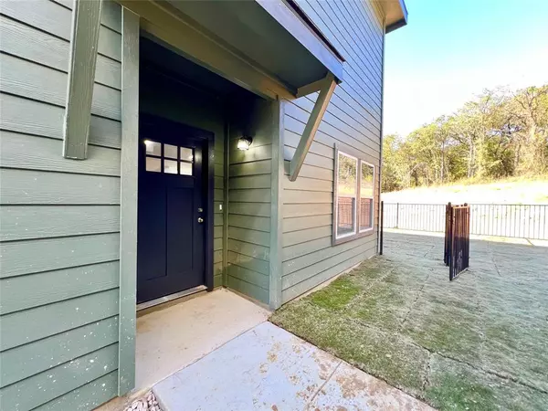 Burleson, TX 76028,3501 E Renfro Street #106