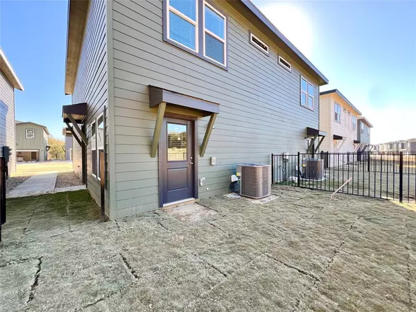 Burleson, TX 76028,3501 E Renfro Street #106