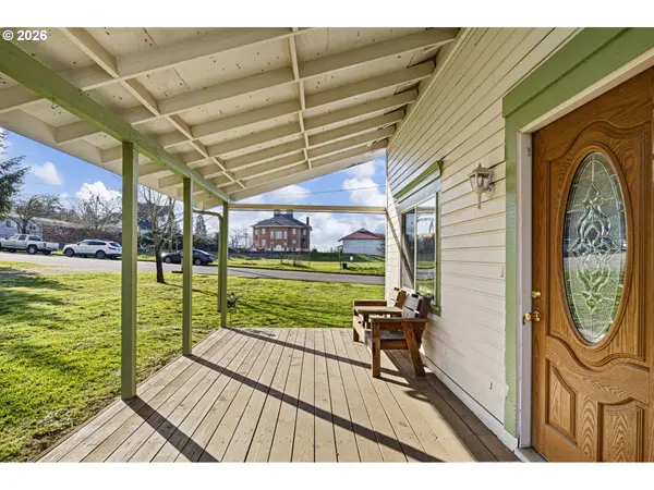 Oakland, OR 97462,116 NE 8TH ST