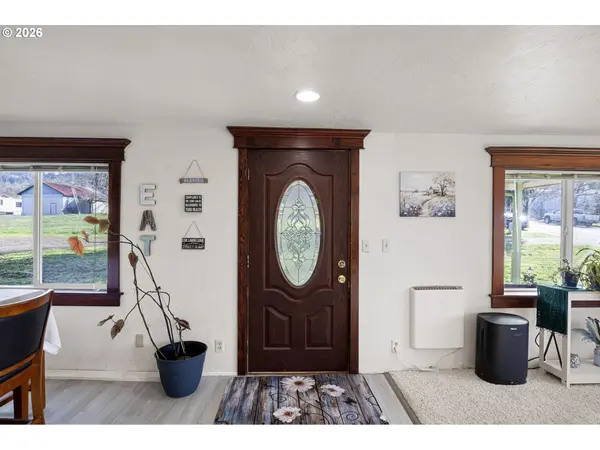 Oakland, OR 97462,116 NE 8TH ST