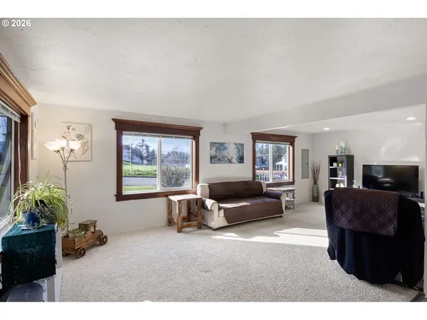 Oakland, OR 97462,116 NE 8TH ST