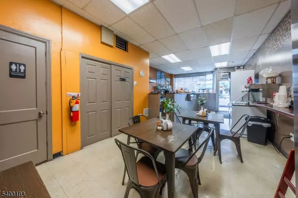 Plainfield City, NJ 07060,18 Watchung Ave