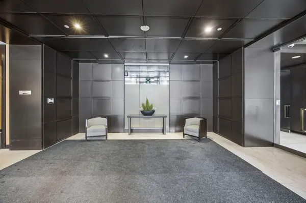 Toronto C02, ON M4W 3Y8,18 Yorkville AVE #1803