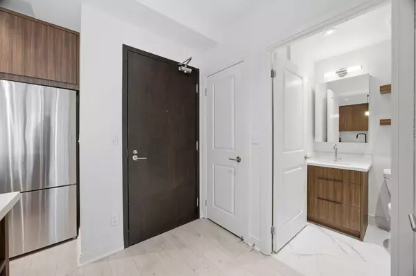 Toronto C02, ON M4W 3Y8,18 Yorkville AVE #1803