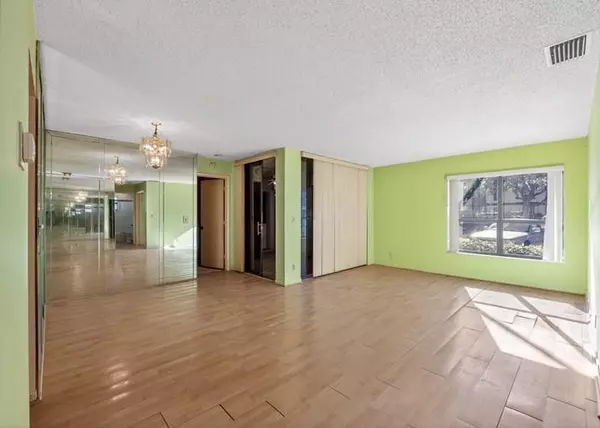 Coconut Creek, FL 33066,2671 Carambola Cir N #1755