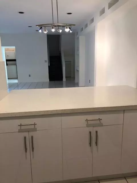 Hollywood, FL 33019,1087 River Birch St #1087