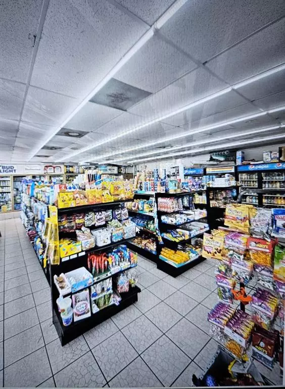 Lake Worth Beach, FL 33460,1418 S dixie highway